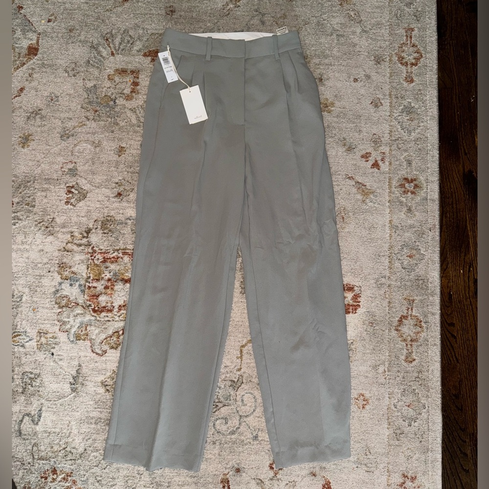 Aritzia Effortless Pant in Basal Grey (limited edition color) size 8 with tags